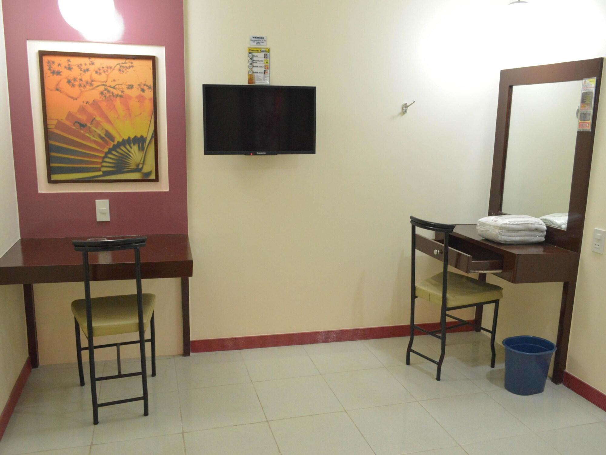 Hotel Sogo Pasay Wood Street Экстерьер фото