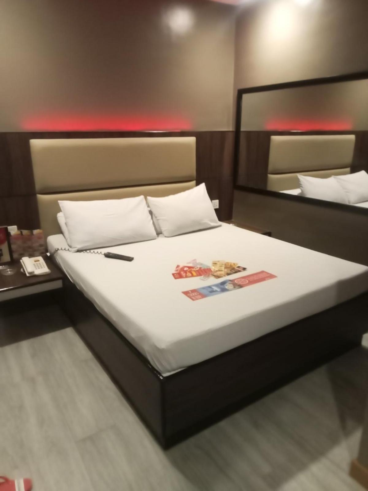 Hotel Sogo Pasay Wood Street Экстерьер фото