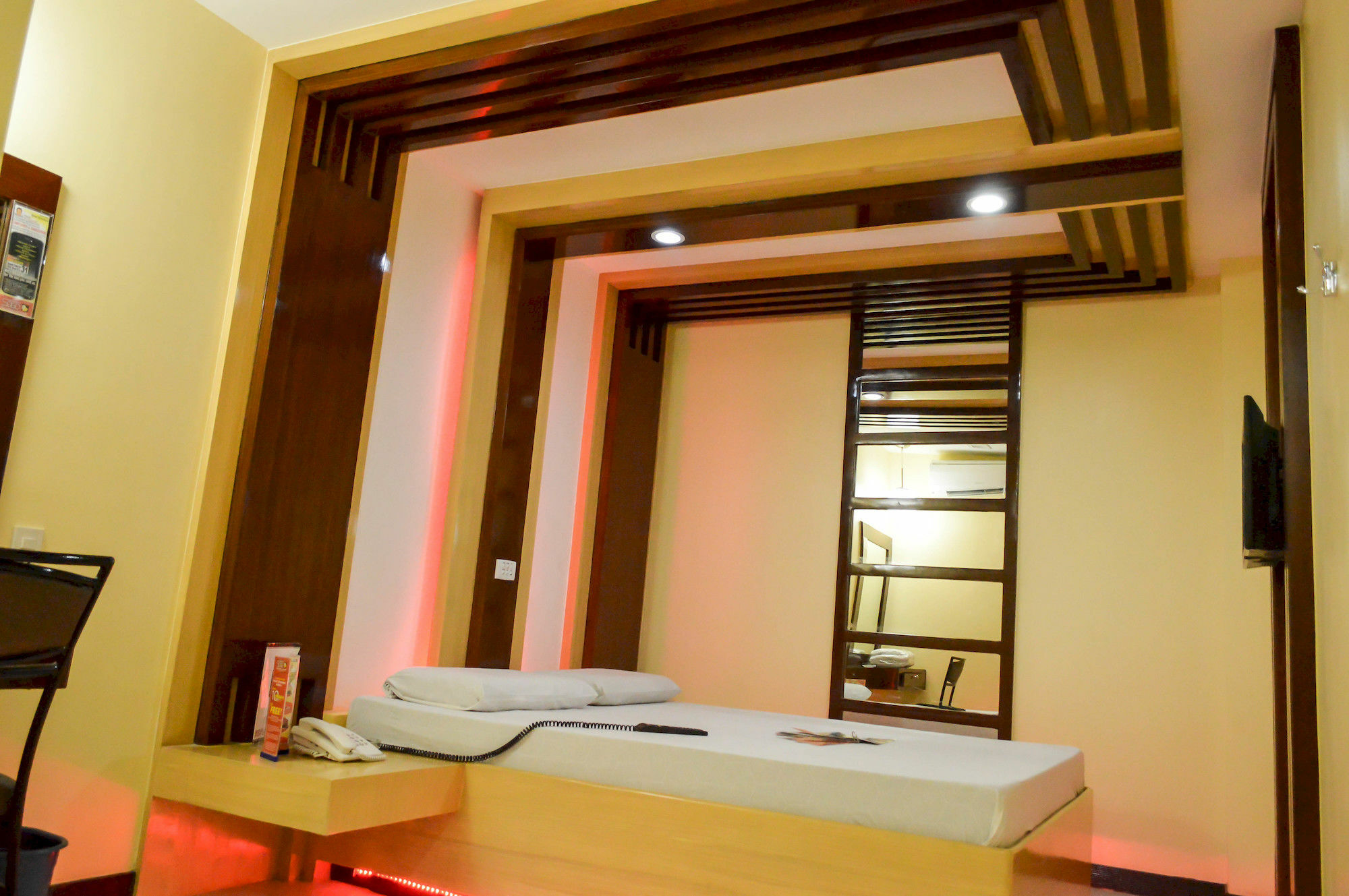 Hotel Sogo Pasay Wood Street Экстерьер фото