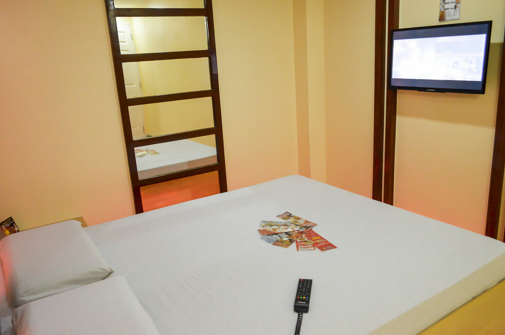 Hotel Sogo Pasay Wood Street Экстерьер фото